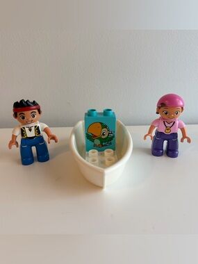 (💚 $5 when you bundle) Duplo* pirates and boat